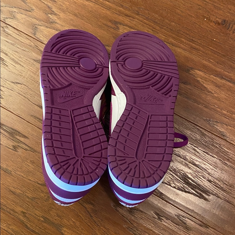 NWT Nike Purple Dunk Low Size 6.5Y - Picture 6 of 7